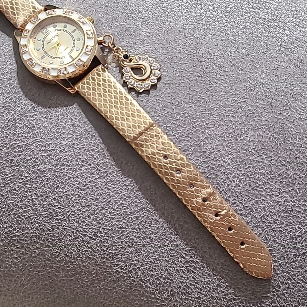 Kim Seng Quartz fashion Watch Gold white bling Dangle charm - Picture 3 of 14